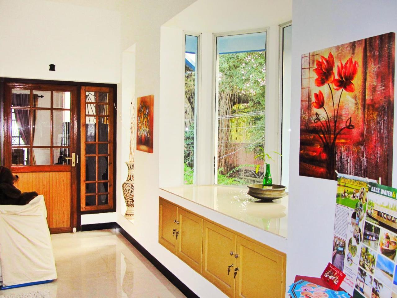 Sea View Apartments Kochi Exterior photo